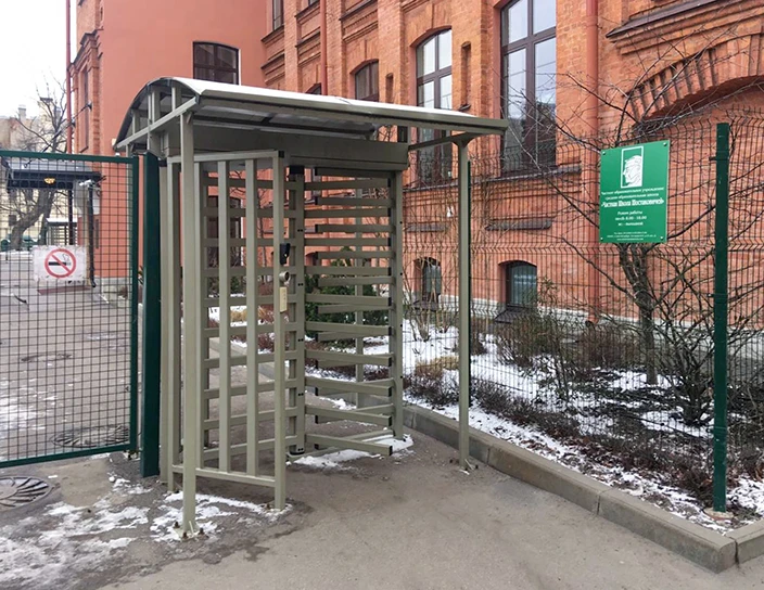 Полноростовый роторный турникет RTD-15, частная школа Шостаковичей, Санкт-Петербург 