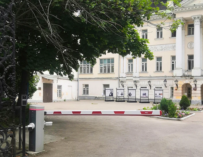 Шлагбаум GS04, городская усадьба Демидовых, Москва 