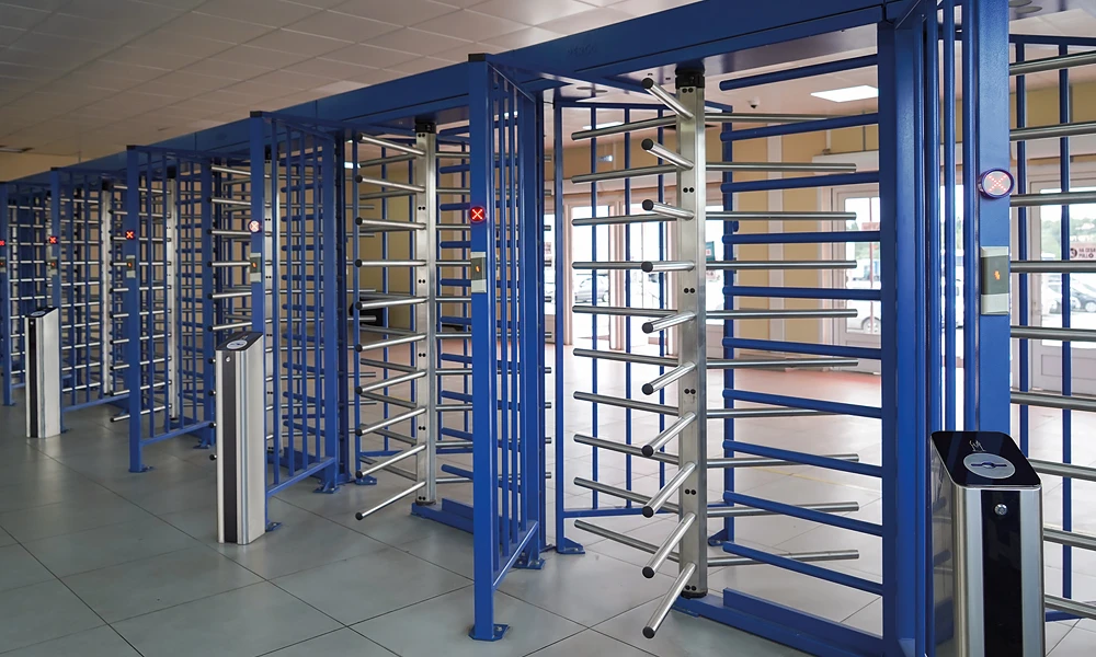 Построение системы контроля доступа в логистических комплексах - кейс маркетплейса OZON