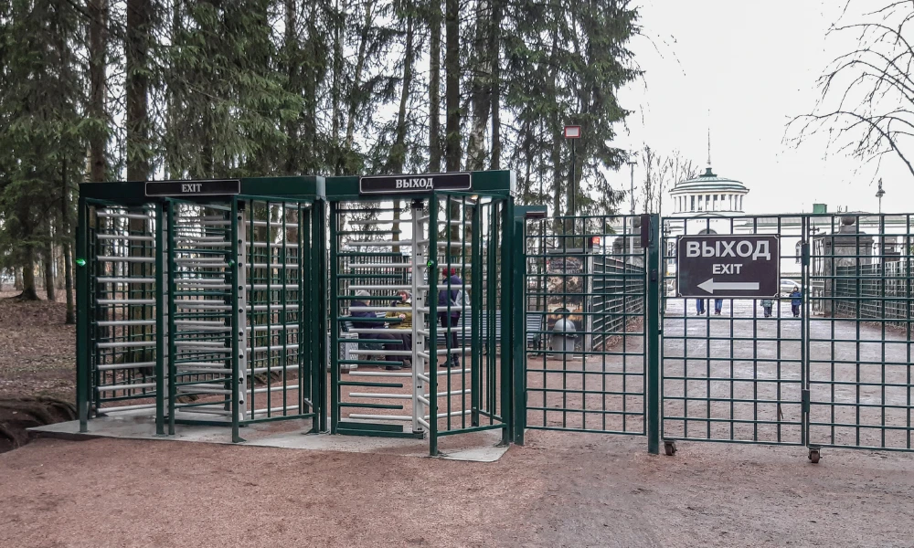 Полноростовые роторные турникеты RTD-16 и RTD-20, музей-заповедник Павловск, Санкт-Петербург