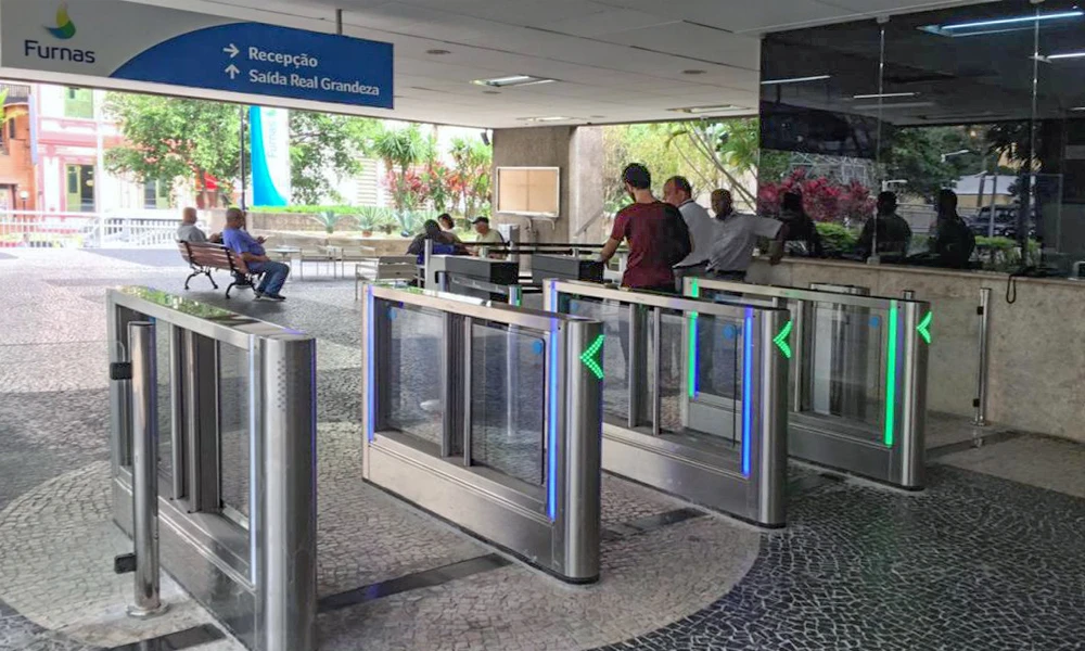 Скоростные проходы DGate в офисе корпорации Furnas