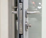 Электромеханические замки серии LBP для профильных дверей с подачей питания через засов